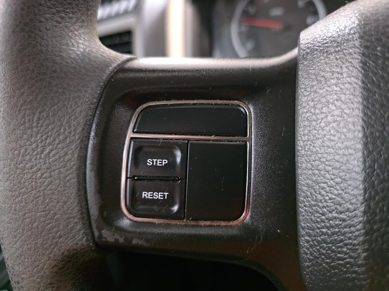 RAM 1500 2WD Quad Cab 140.5" Express 2012