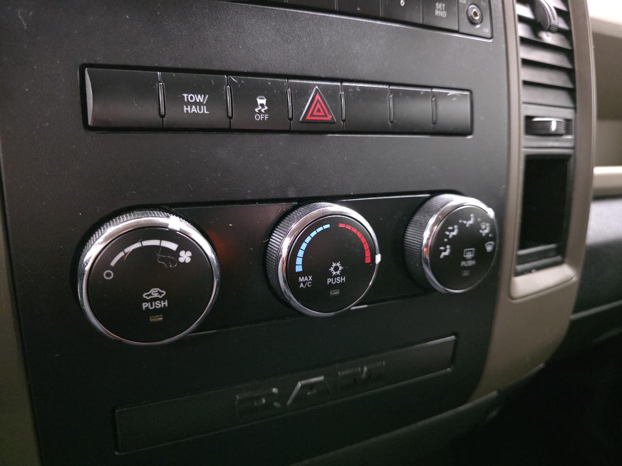 RAM 1500 2WD Quad Cab 140.5" Express 2012