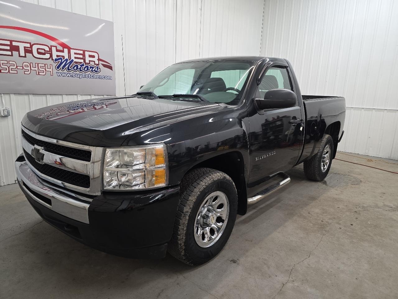 Chevrolet Silverado 1500 4WD Reg Cab 119.0" Work Truck 2010