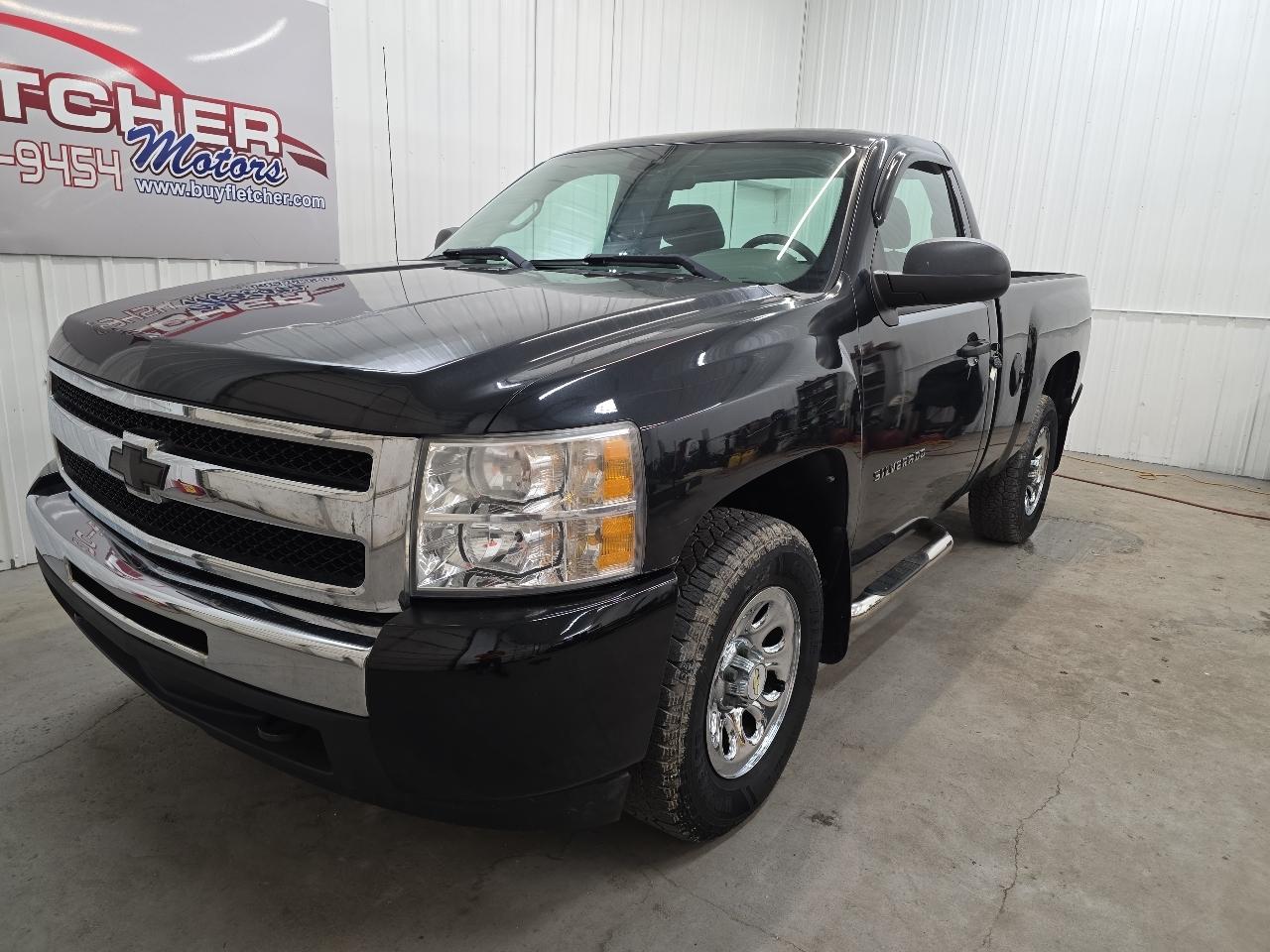 Chevrolet Silverado 1500 4WD Reg Cab 119.0" Work Truck 2010
