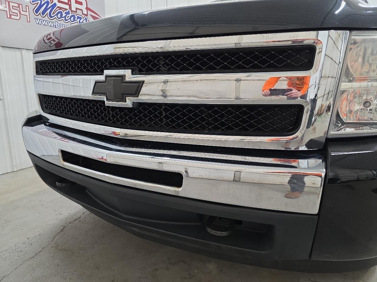 Chevrolet Silverado 1500 4WD Reg Cab 119.0" Work Truck 2010