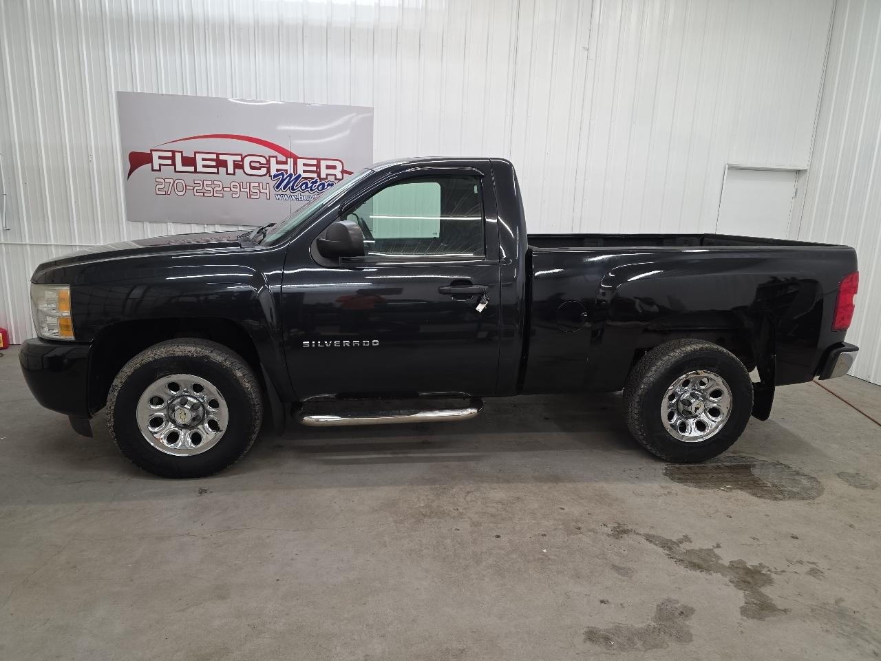 Chevrolet Silverado 1500 4WD Reg Cab 119.0" Work Truck 2010