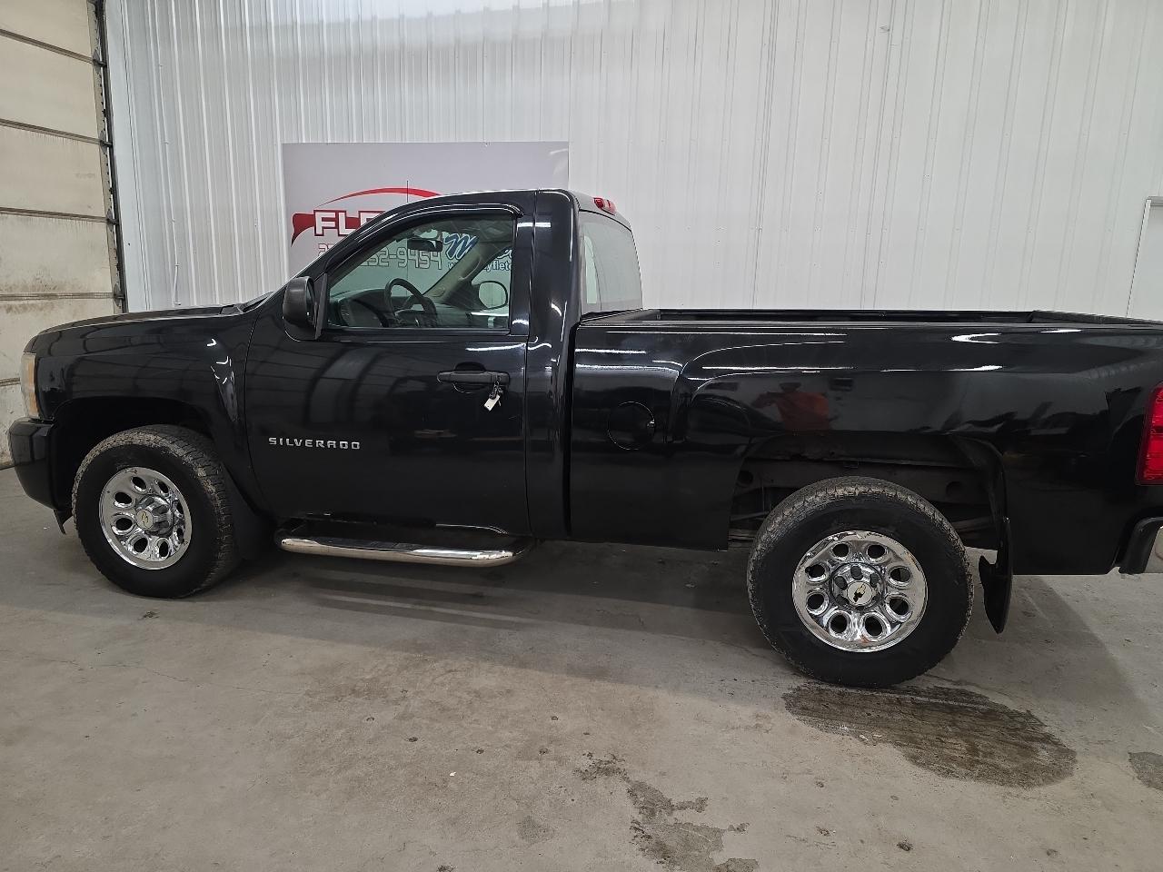 Chevrolet Silverado 1500 4WD Reg Cab 119.0" Work Truck 2010