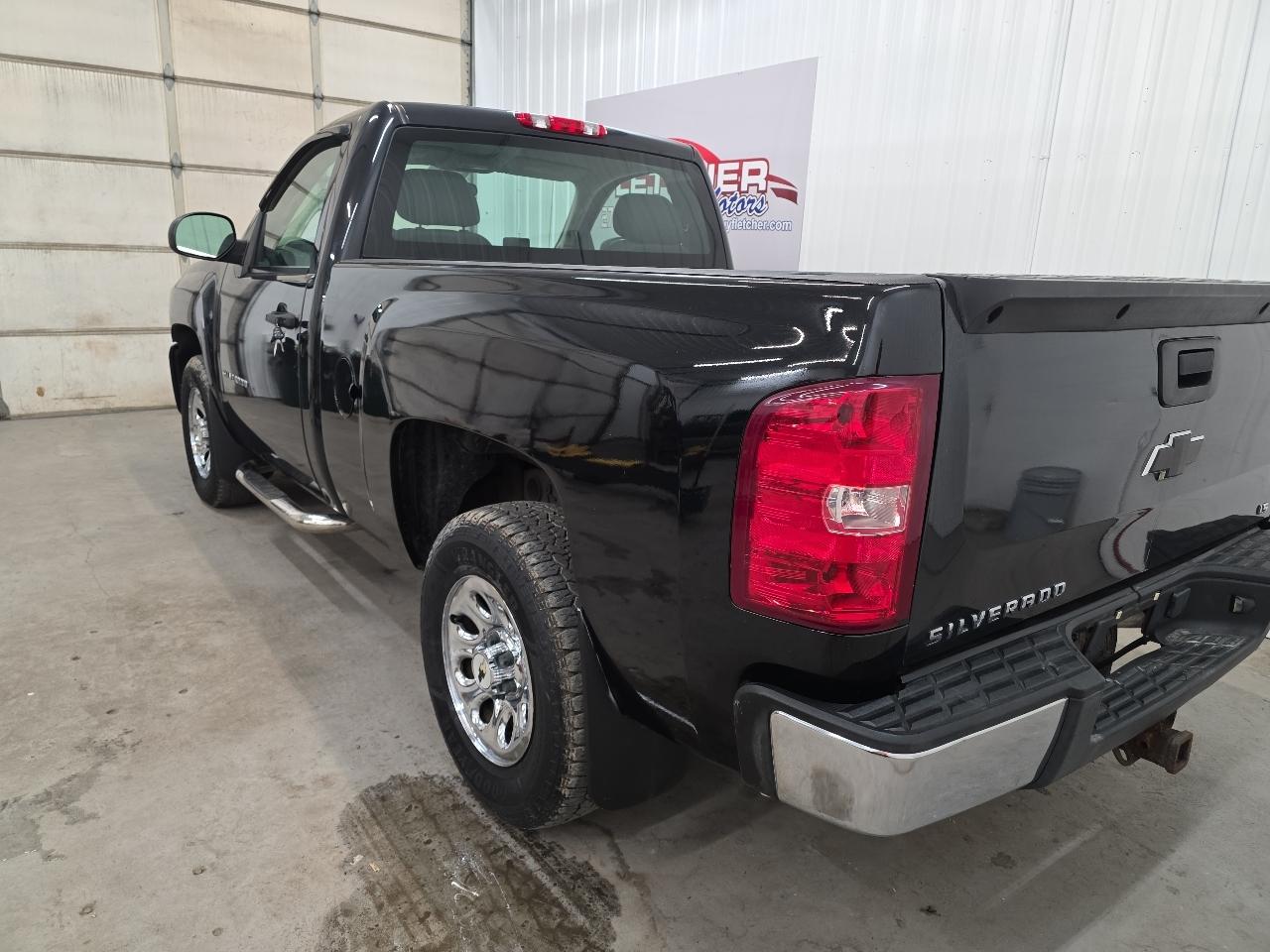 Chevrolet Silverado 1500 4WD Reg Cab 119.0" Work Truck 2010