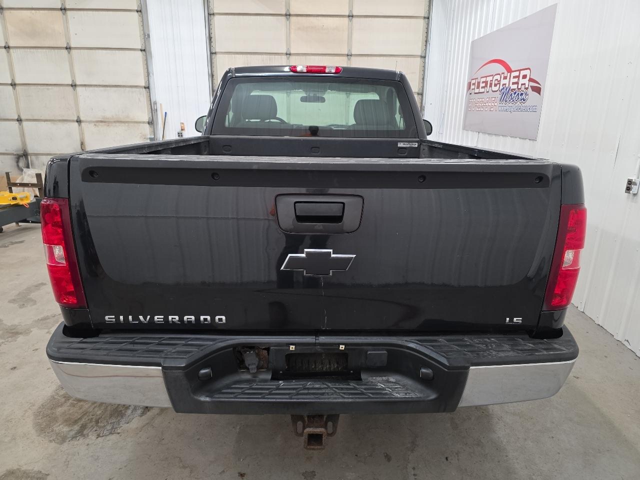 Chevrolet Silverado 1500 4WD Reg Cab 119.0" Work Truck 2010