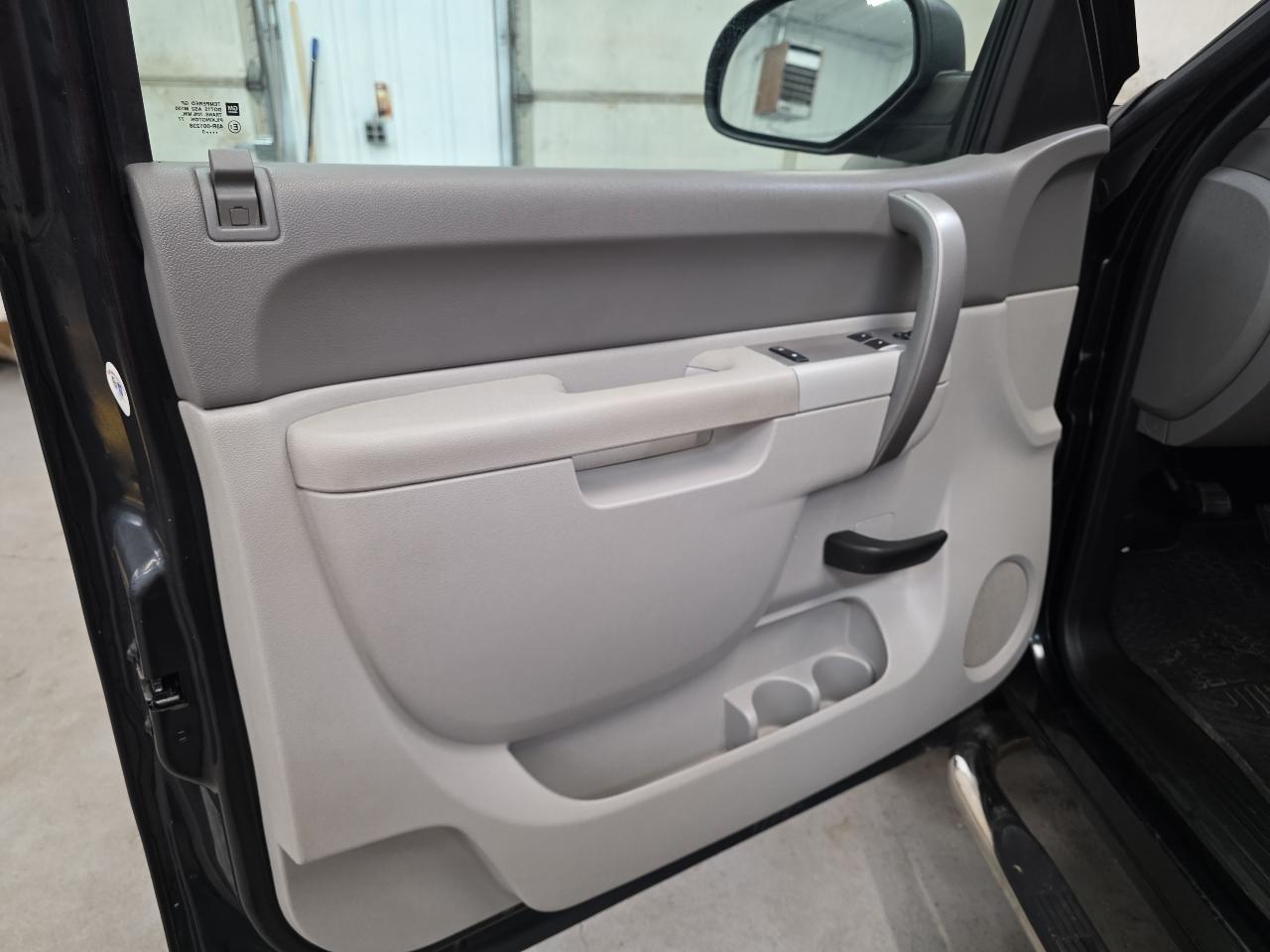 Chevrolet Silverado 1500 4WD Reg Cab 119.0" Work Truck 2010