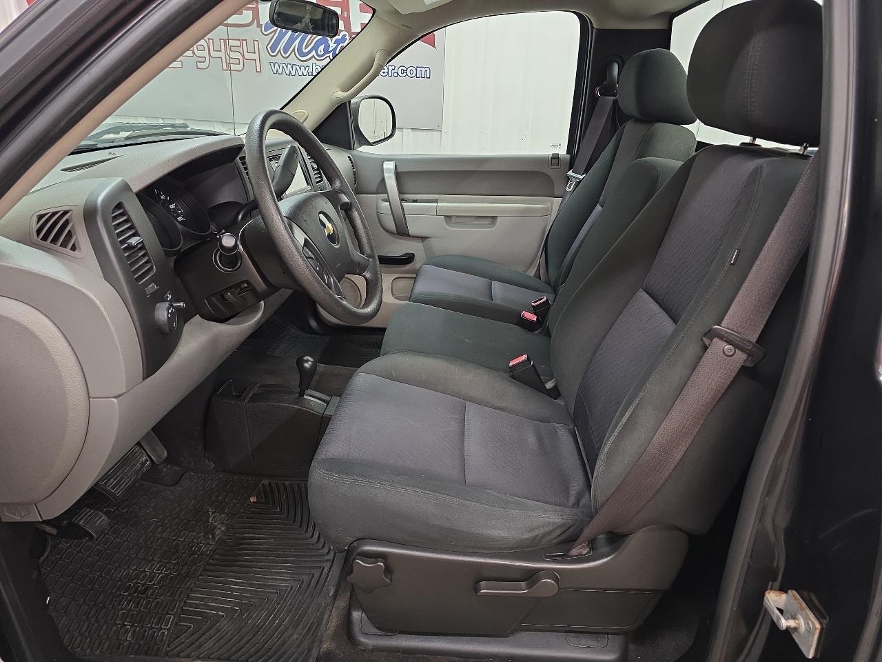 Chevrolet Silverado 1500 4WD Reg Cab 119.0" Work Truck 2010