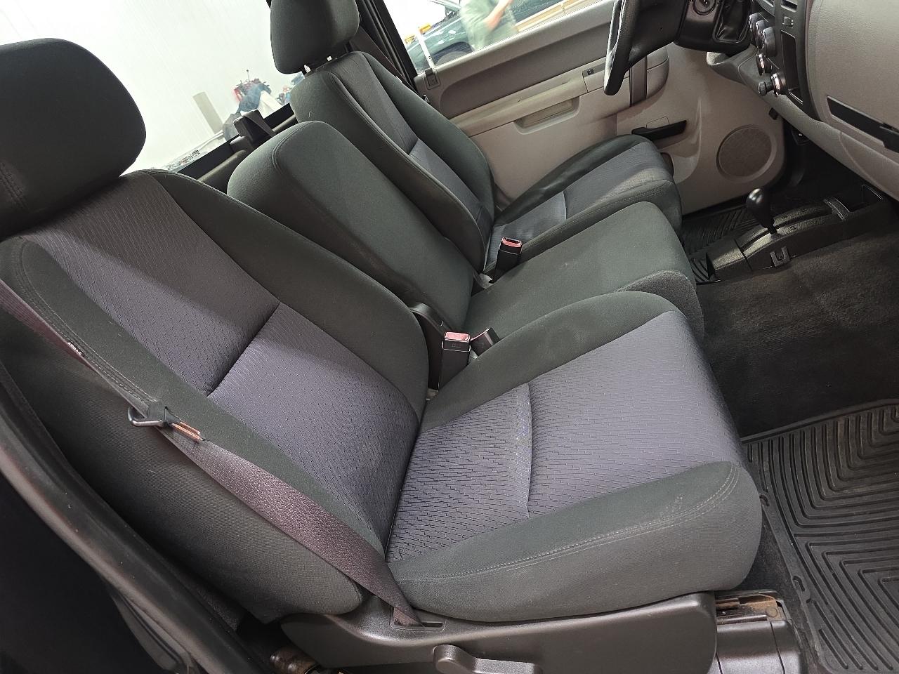 Chevrolet Silverado 1500 4WD Reg Cab 119.0" Work Truck 2010