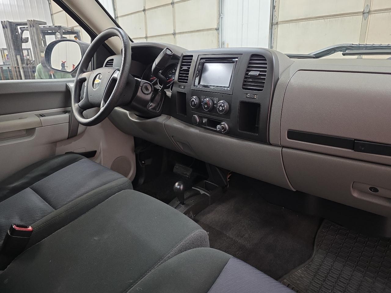 Chevrolet Silverado 1500 4WD Reg Cab 119.0" Work Truck 2010