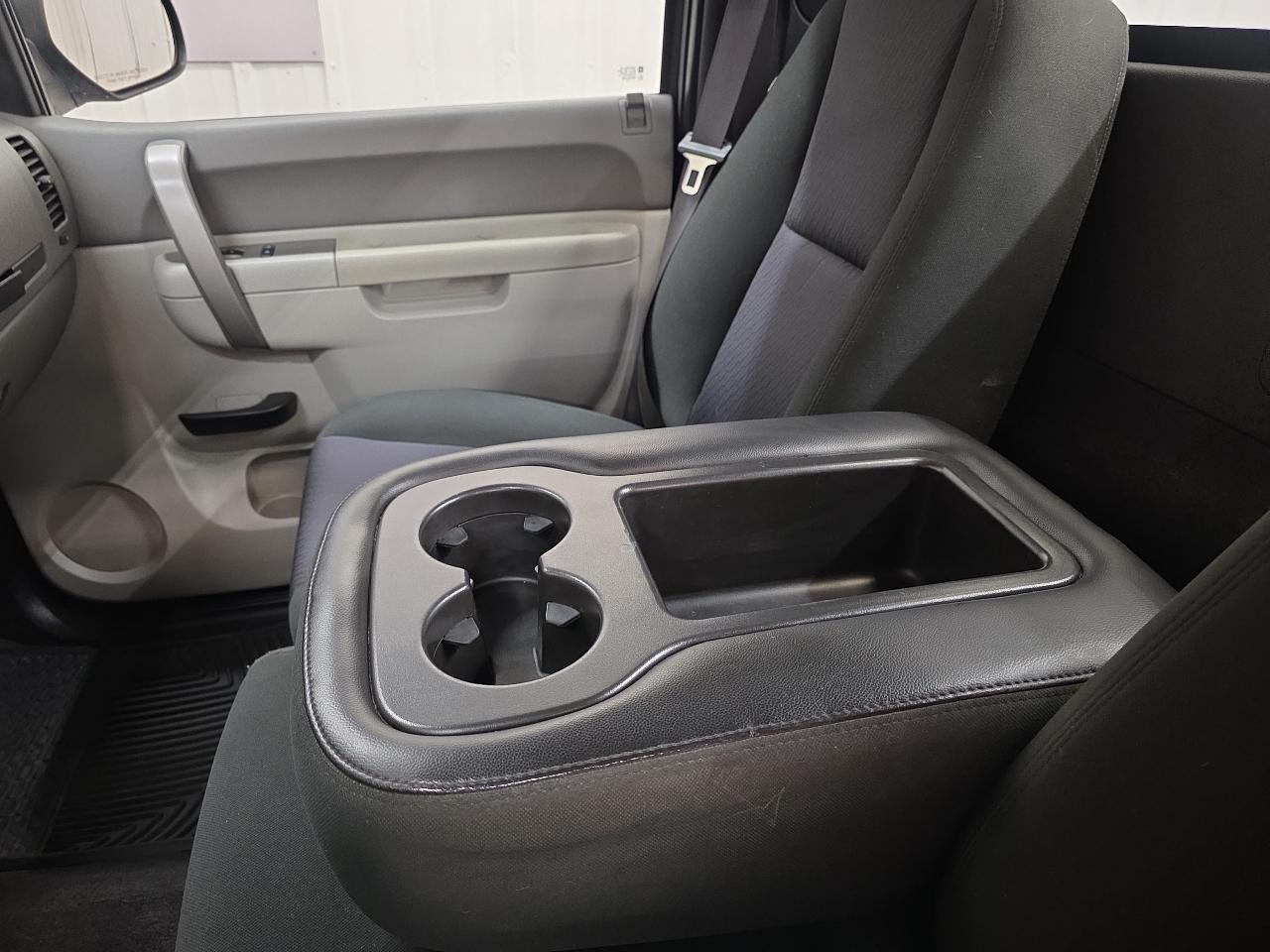 Chevrolet Silverado 1500 4WD Reg Cab 119.0" Work Truck 2010