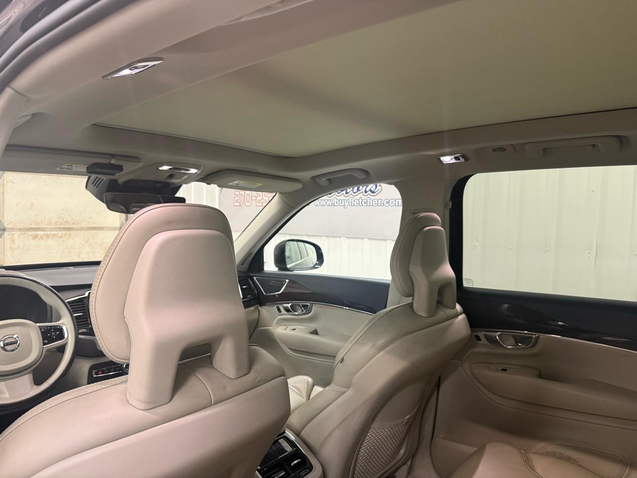 Volvo XC90 T6 AWD 7-Passenger Momentum 2017