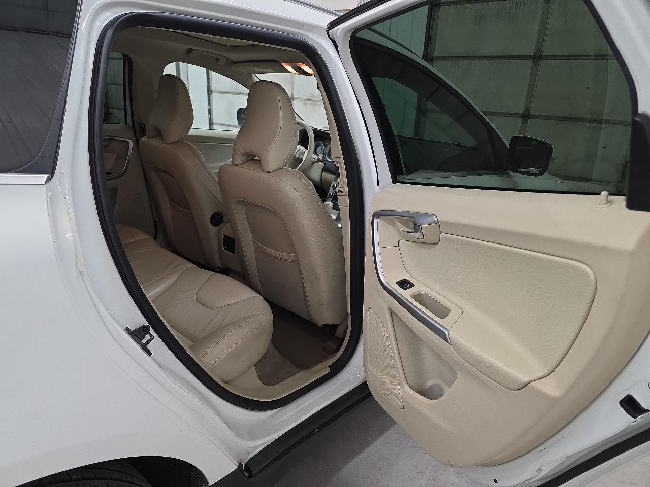 Volvo XC60 AWD 4dr 3.0T 2010