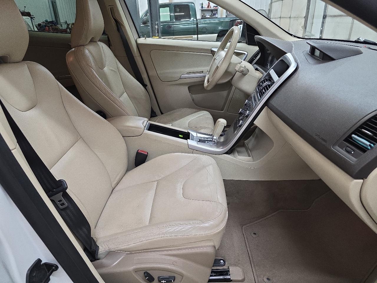 Volvo XC60 AWD 4dr 3.0T 2010