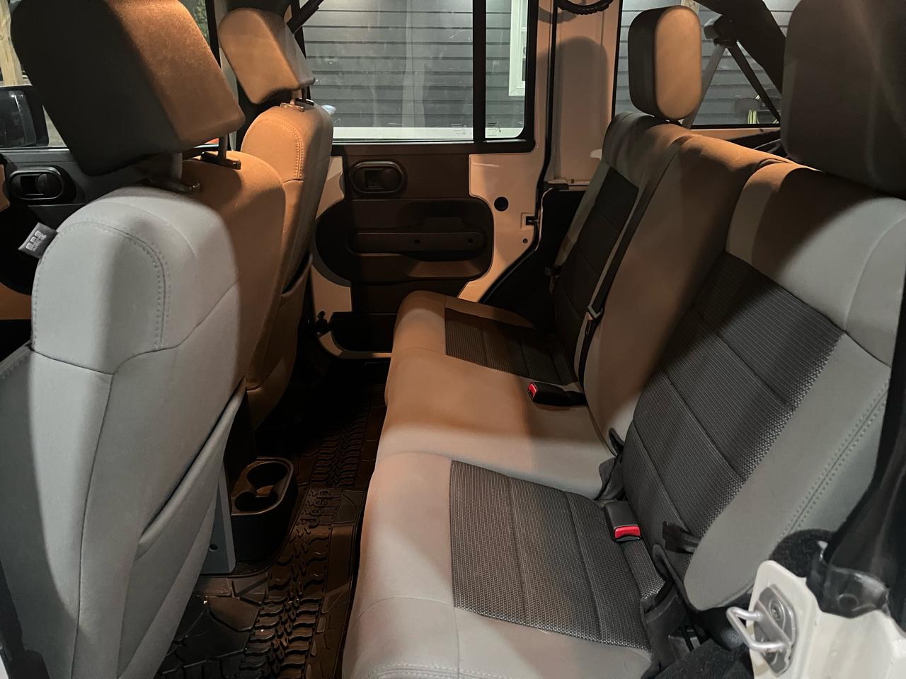 Jeep Wrangler Unlimited 4WD 4dr Sport 2010