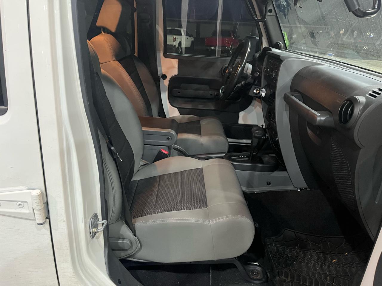 Jeep Wrangler Unlimited 4WD 4dr Sport 2010