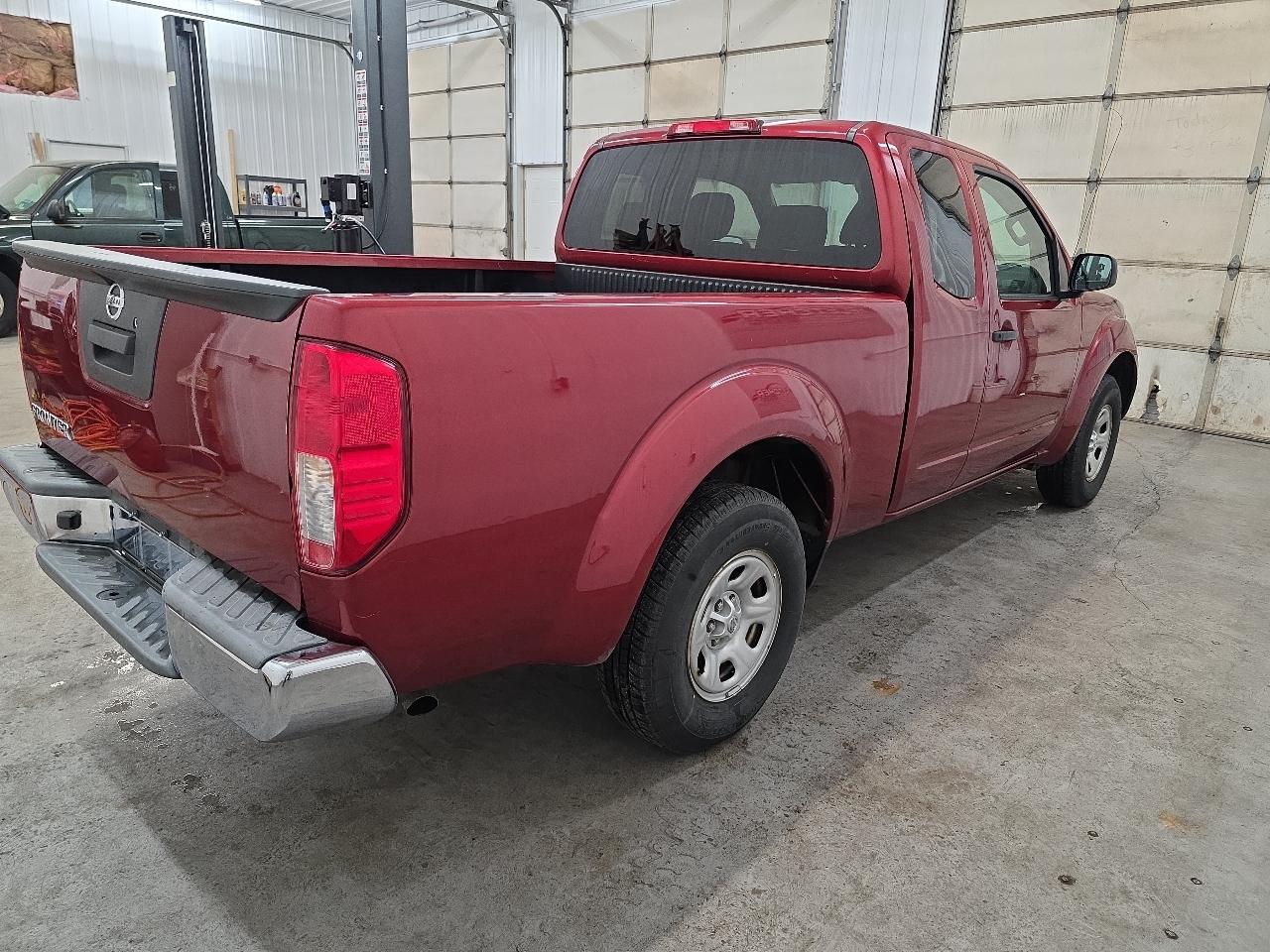 Nissan Frontier 2WD King Cab I4 Auto SV 2015
