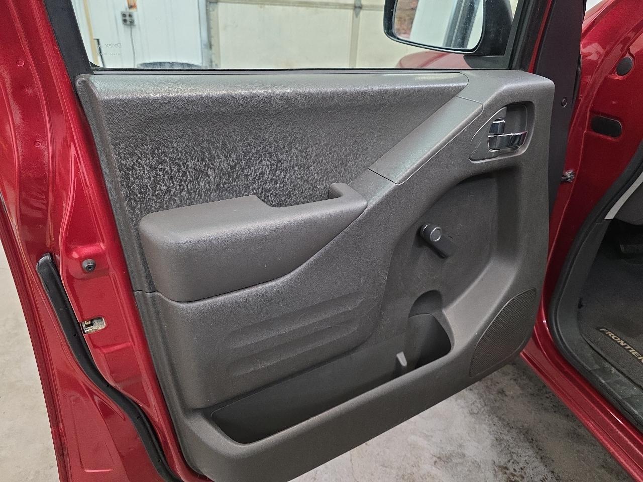 Nissan Frontier 2WD King Cab I4 Auto SV 2015