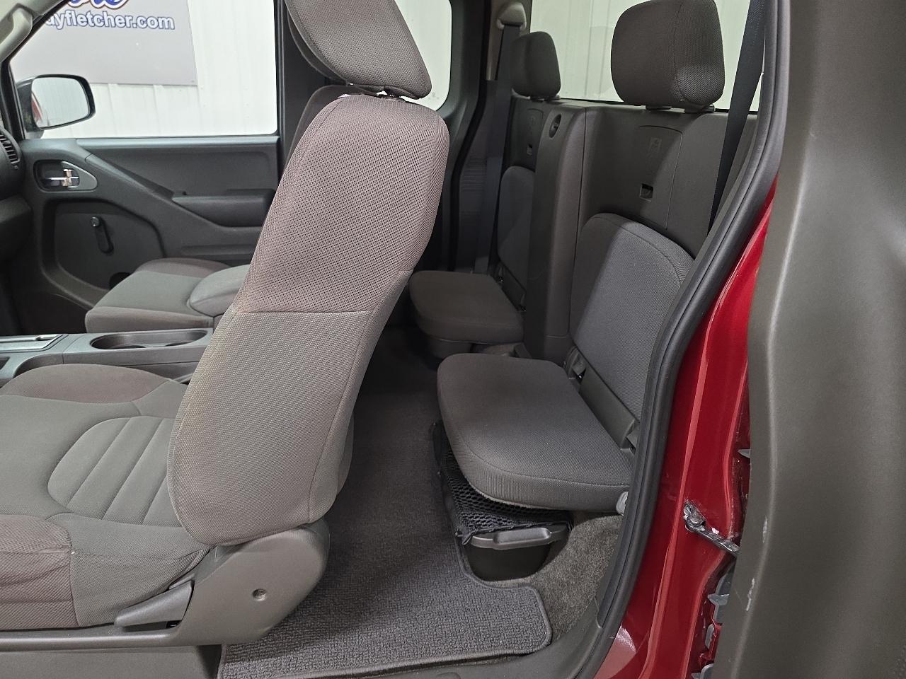 Nissan Frontier 2WD King Cab I4 Auto SV 2015