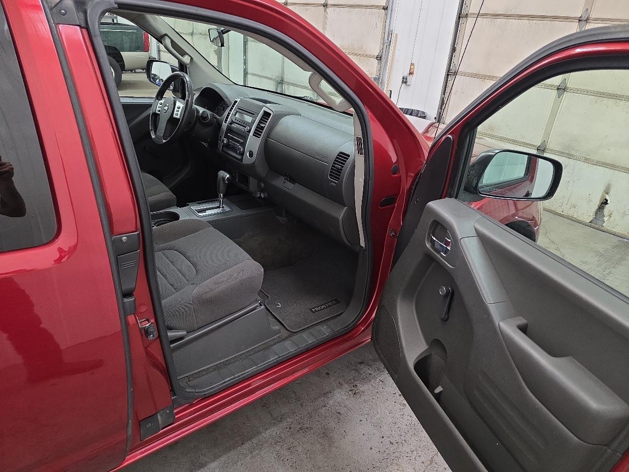 Nissan Frontier 2WD King Cab I4 Auto SV 2015