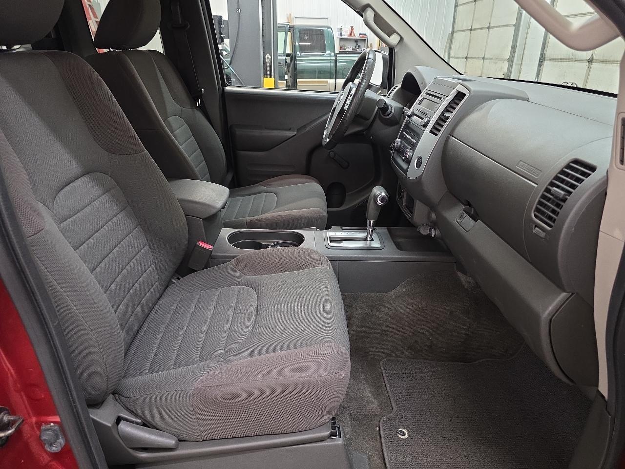 Nissan Frontier 2WD King Cab I4 Auto SV 2015
