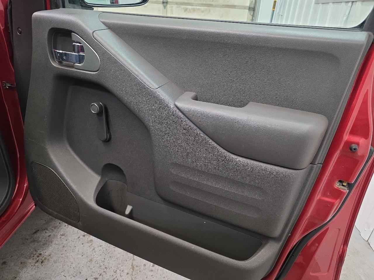 Nissan Frontier 2WD King Cab I4 Auto SV 2015