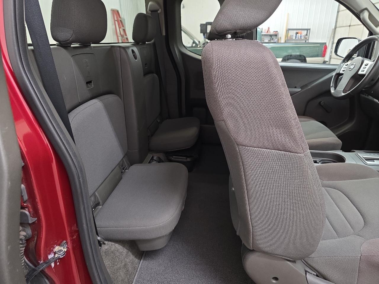Nissan Frontier 2WD King Cab I4 Auto SV 2015