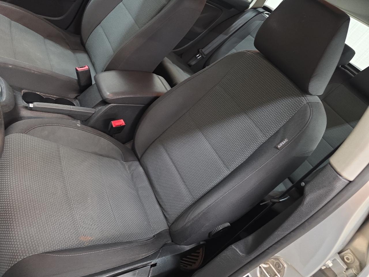 Volkswagen Jetta SportWagen 4dr Auto SE w/Sunroof 2012
