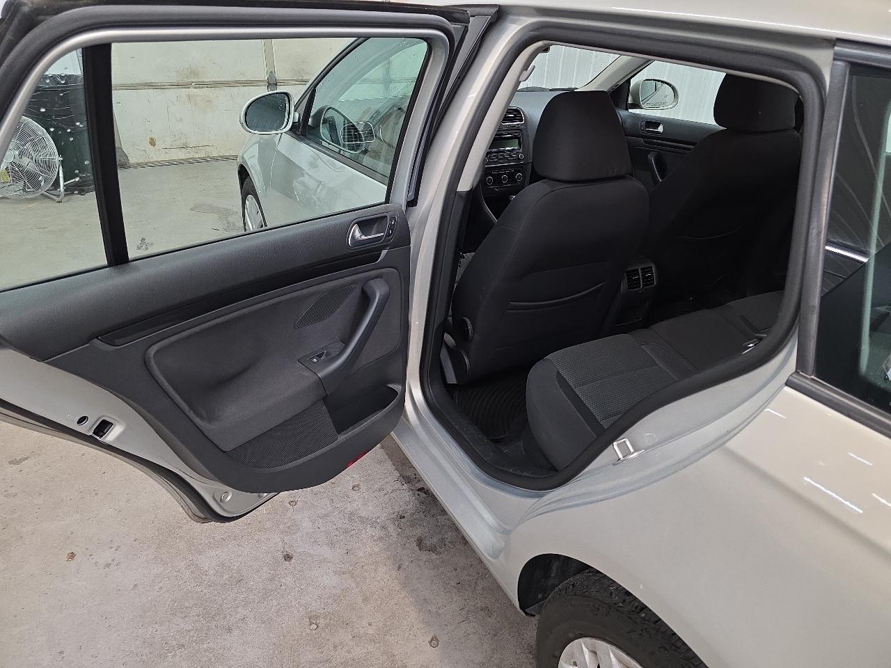 Volkswagen Jetta SportWagen 4dr Auto SE w/Sunroof 2012