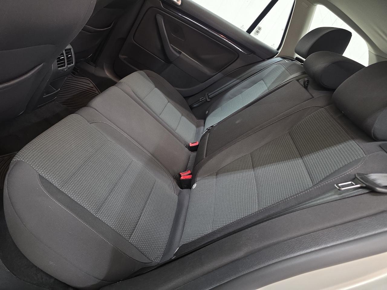 Volkswagen Jetta SportWagen 4dr Auto SE w/Sunroof 2012