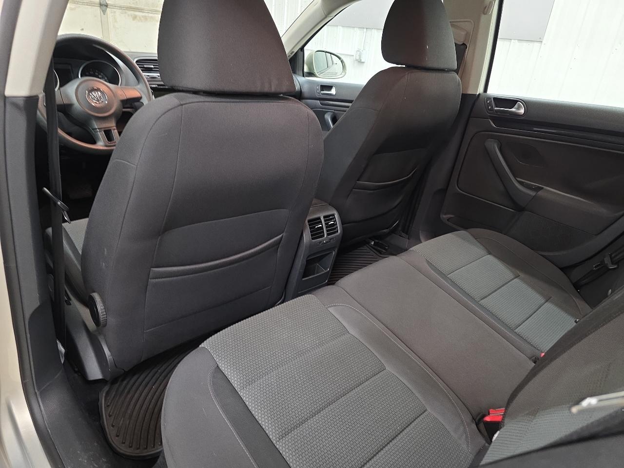 Volkswagen Jetta SportWagen 4dr Auto SE w/Sunroof 2012