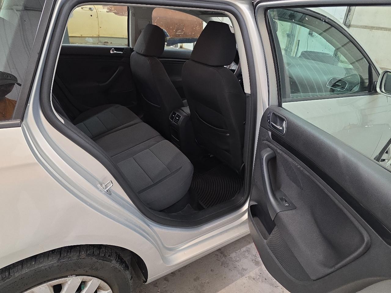 Volkswagen Jetta SportWagen 4dr Auto SE w/Sunroof 2012