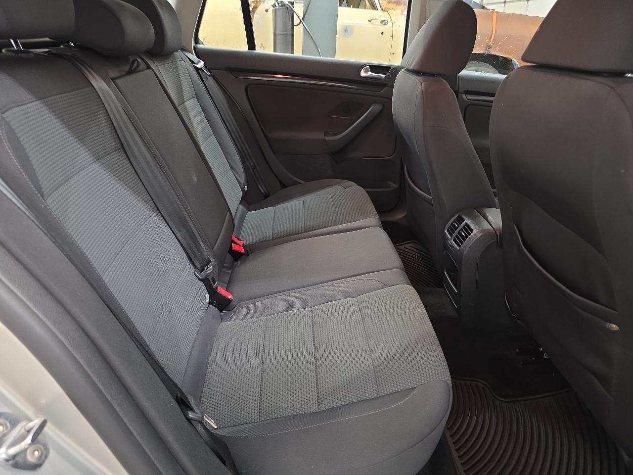 Volkswagen Jetta SportWagen 4dr Auto SE w/Sunroof 2012