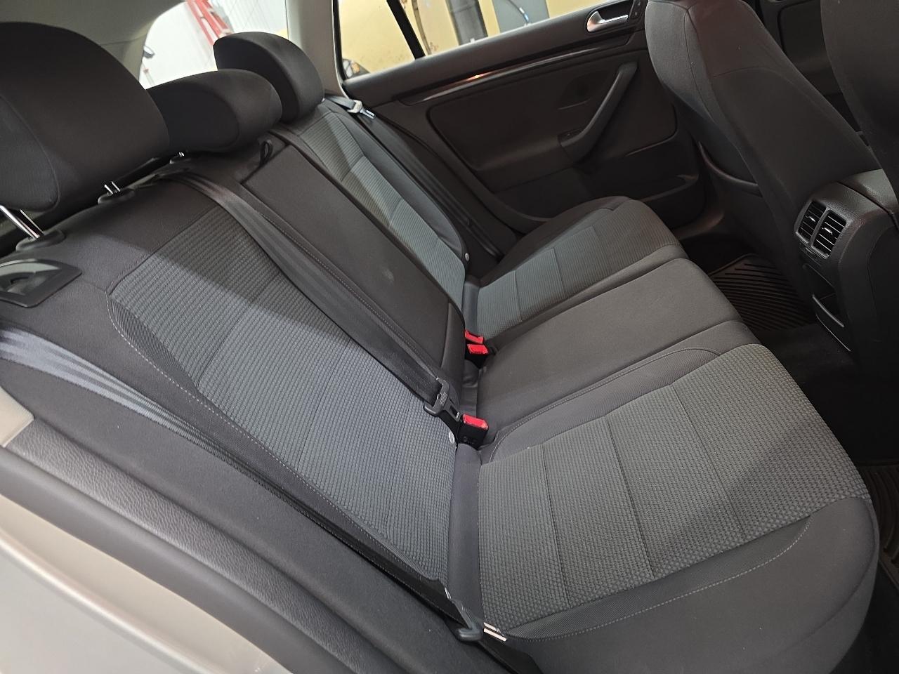 Volkswagen Jetta SportWagen 4dr Auto SE w/Sunroof 2012