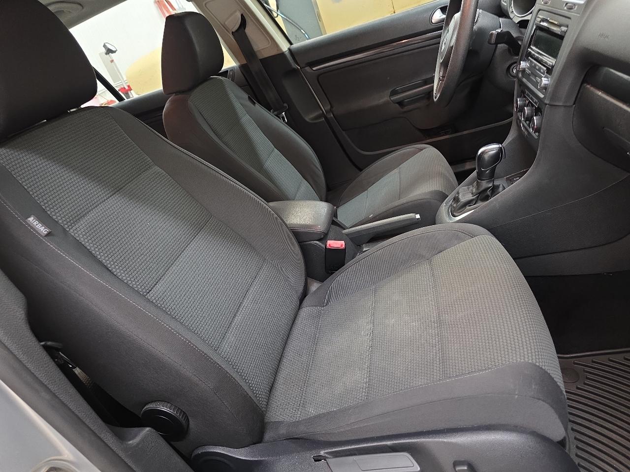 Volkswagen Jetta SportWagen 4dr Auto SE w/Sunroof 2012