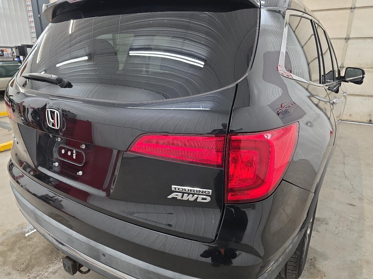 Honda Pilot AWD 4dr Touring w/RES & Navi 2016