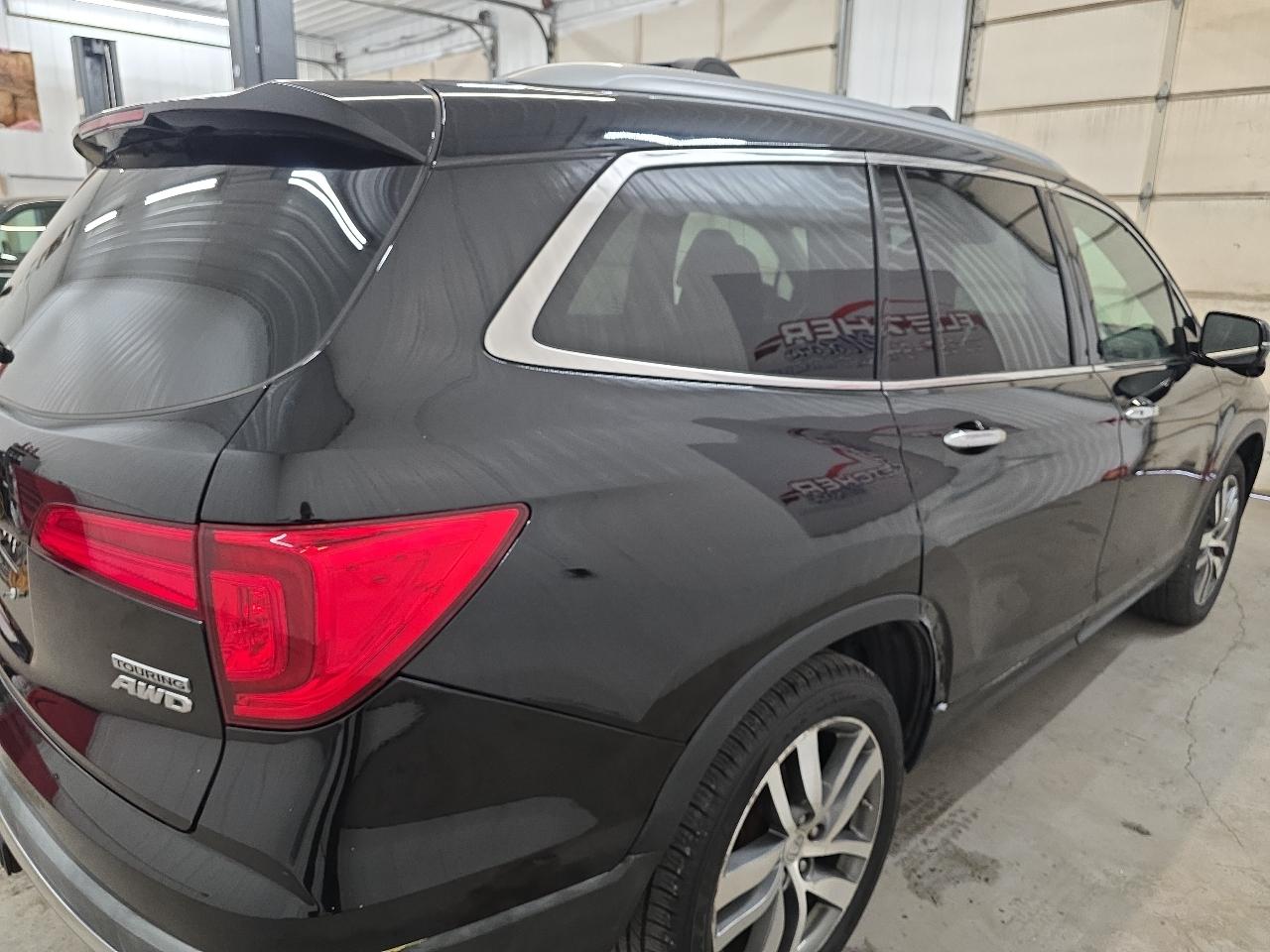 Honda Pilot AWD 4dr Touring w/RES & Navi 2016