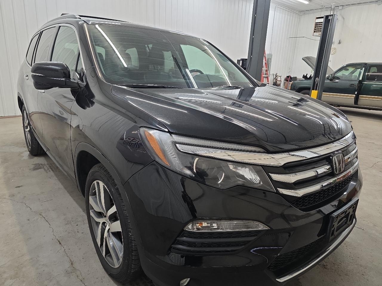 Honda Pilot AWD 4dr Touring w/RES & Navi 2016