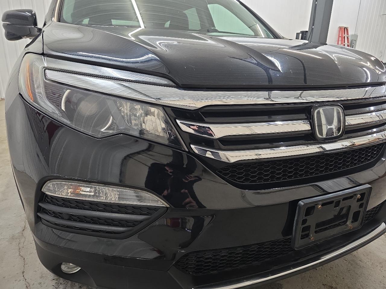 Honda Pilot AWD 4dr Touring w/RES & Navi 2016