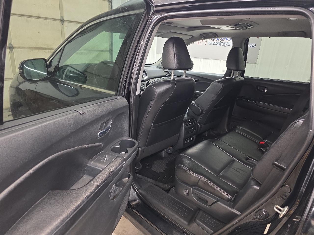 Honda Pilot AWD 4dr Touring w/RES & Navi 2016