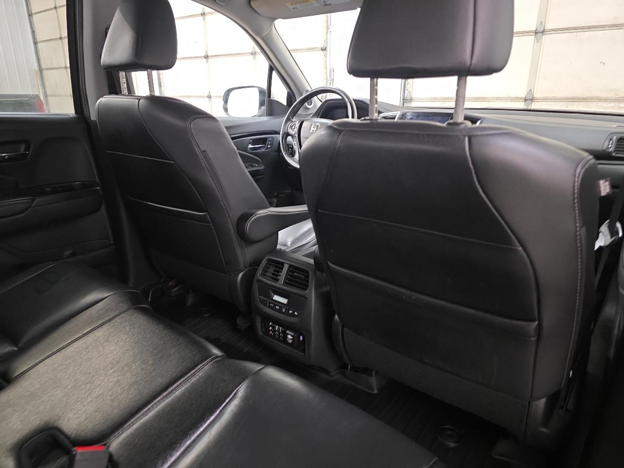 Honda Pilot AWD 4dr Touring w/RES & Navi 2016