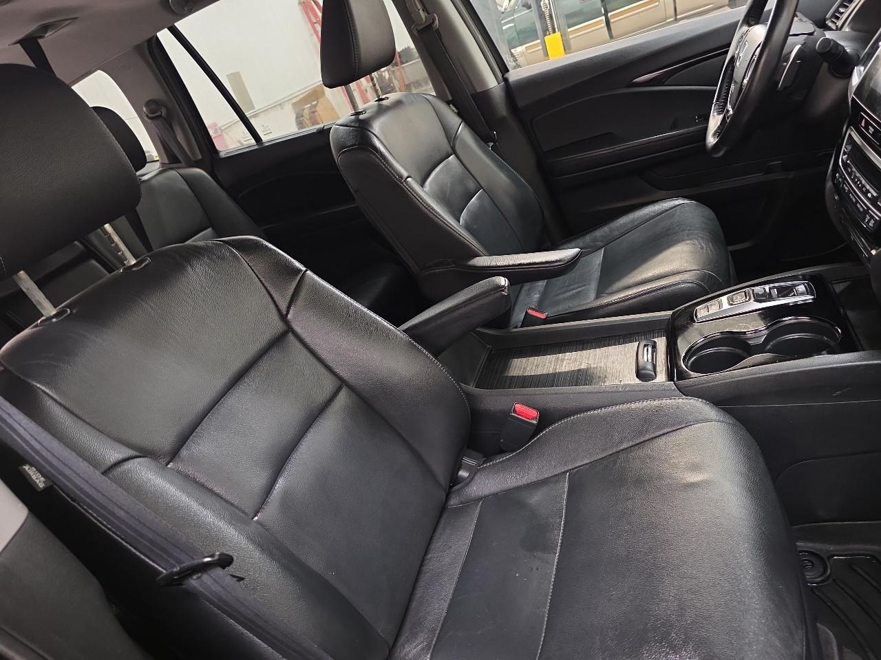 Honda Pilot AWD 4dr Touring w/RES & Navi 2016