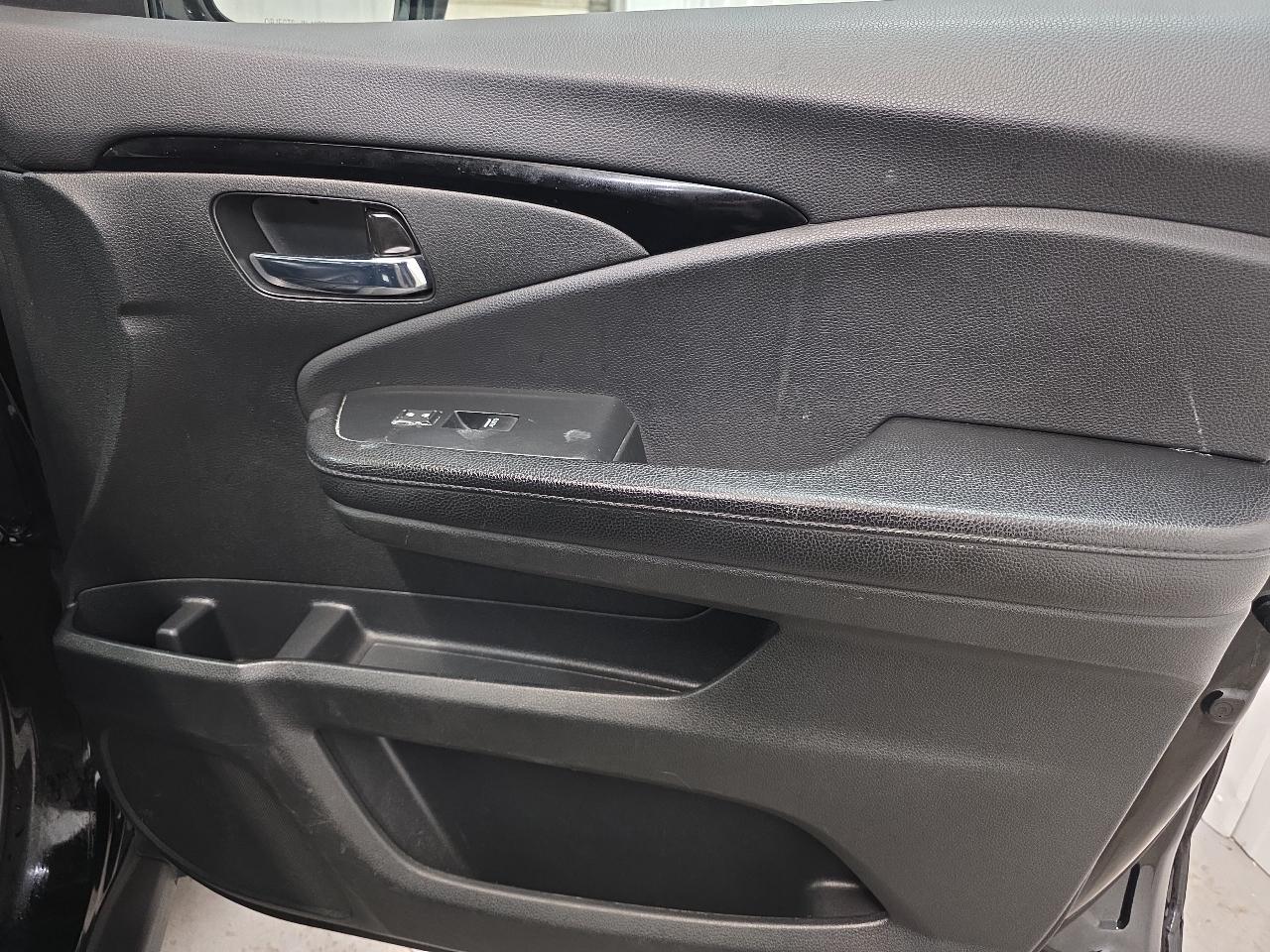 Honda Pilot AWD 4dr Touring w/RES & Navi 2016