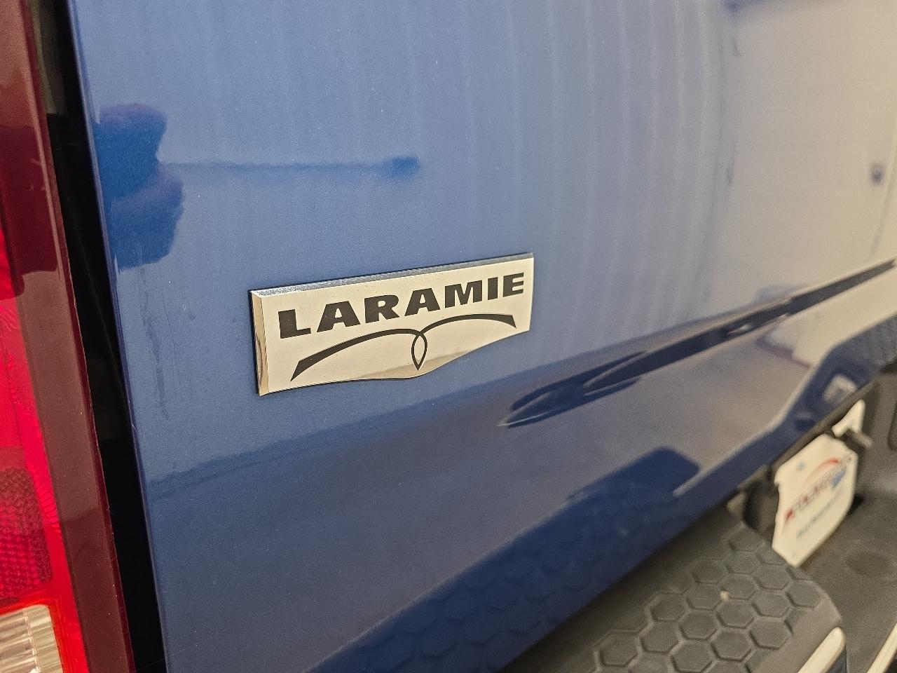 Dodge Ram 1500 4WD Crew Cab 140.5" Laramie 2009