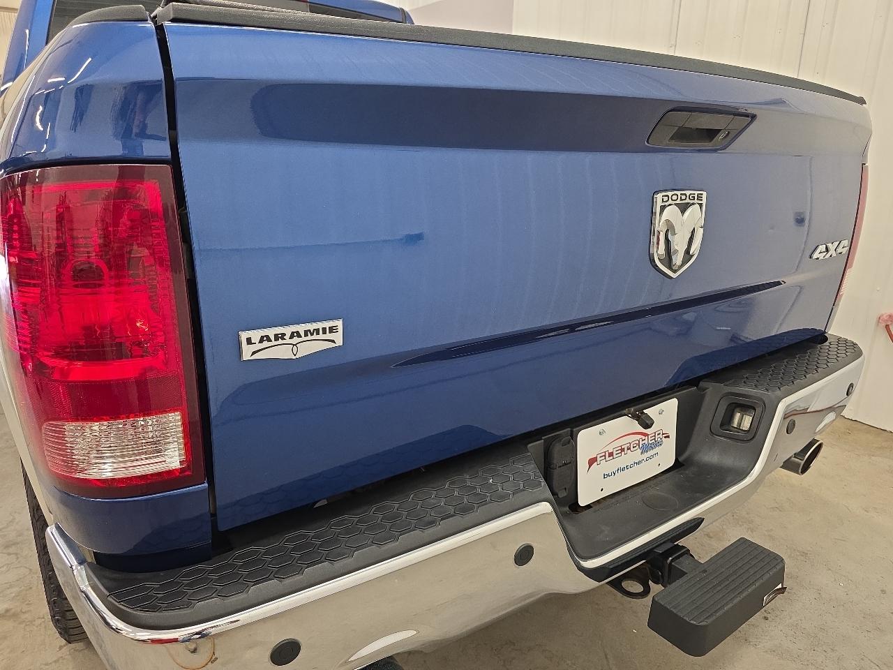 Dodge Ram 1500 4WD Crew Cab 140.5" Laramie 2009