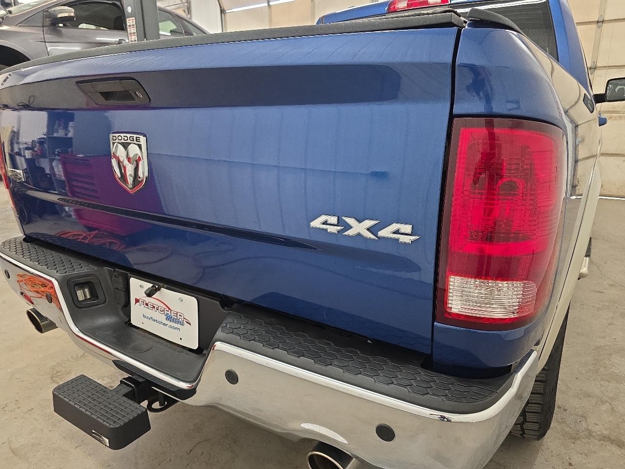 Dodge Ram 1500 4WD Crew Cab 140.5" Laramie 2009