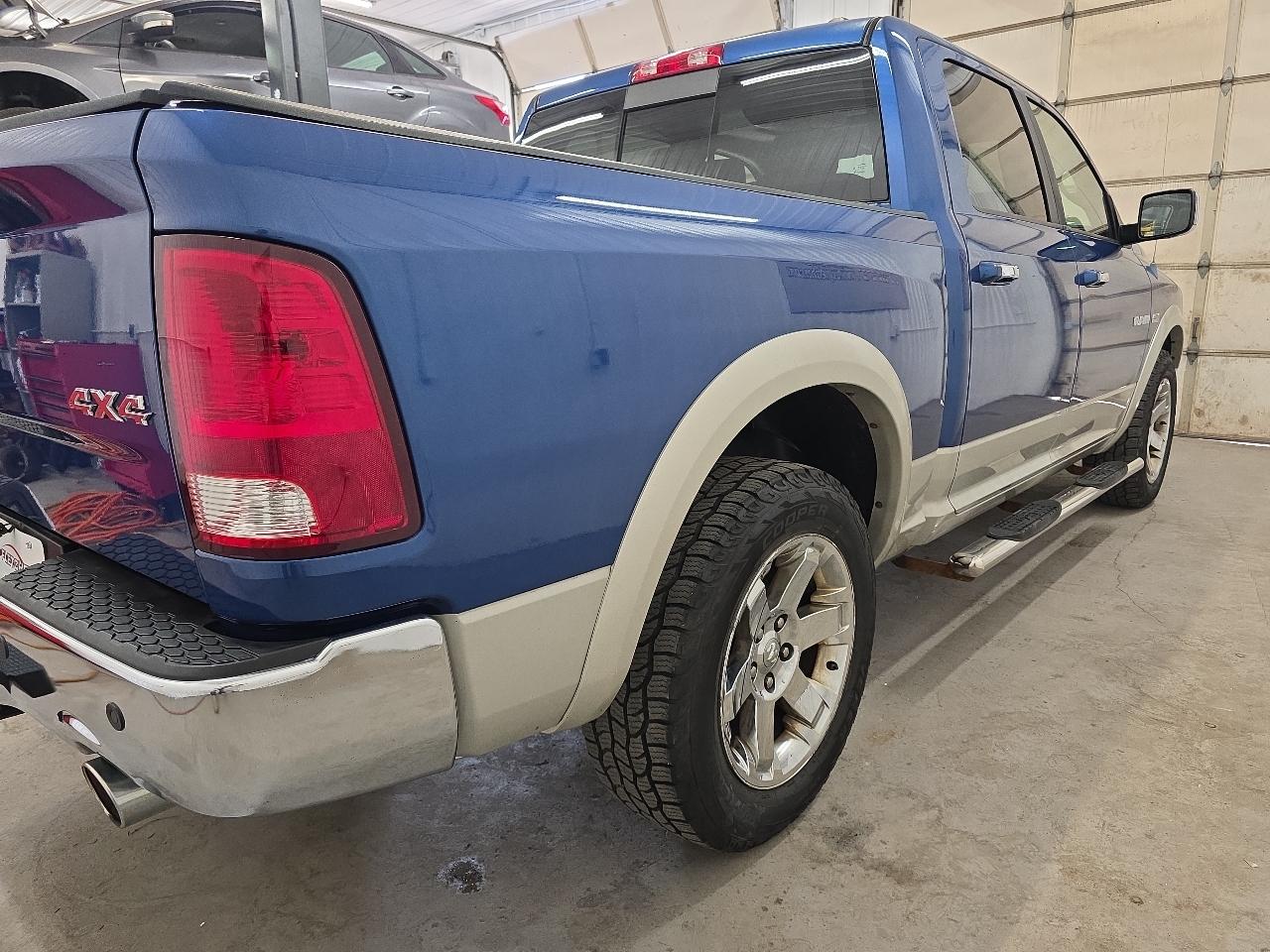 Dodge Ram 1500 4WD Crew Cab 140.5" Laramie 2009