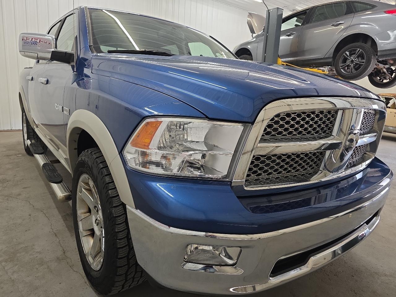 Dodge Ram 1500 4WD Crew Cab 140.5" Laramie 2009