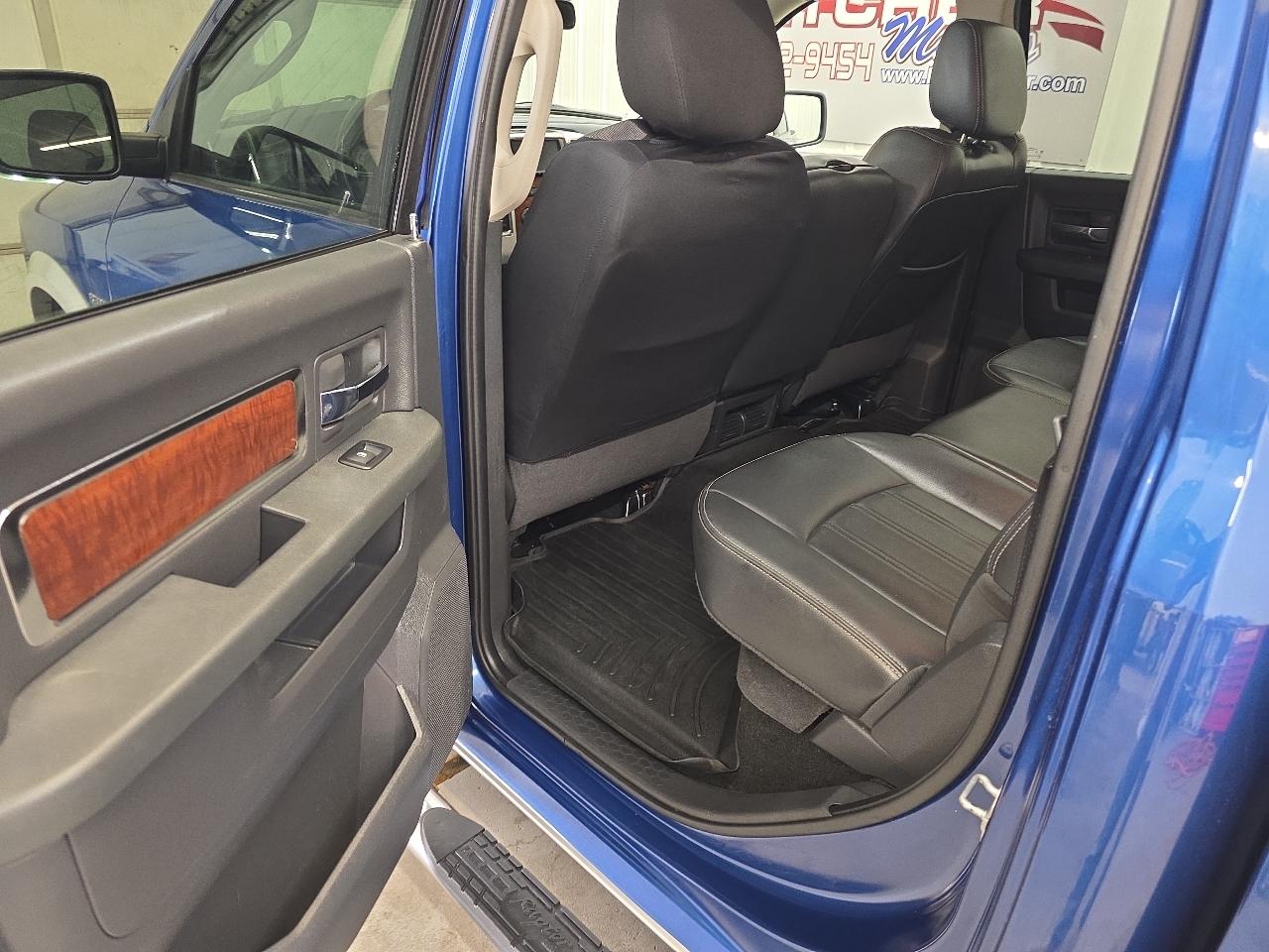 Dodge Ram 1500 4WD Crew Cab 140.5" Laramie 2009