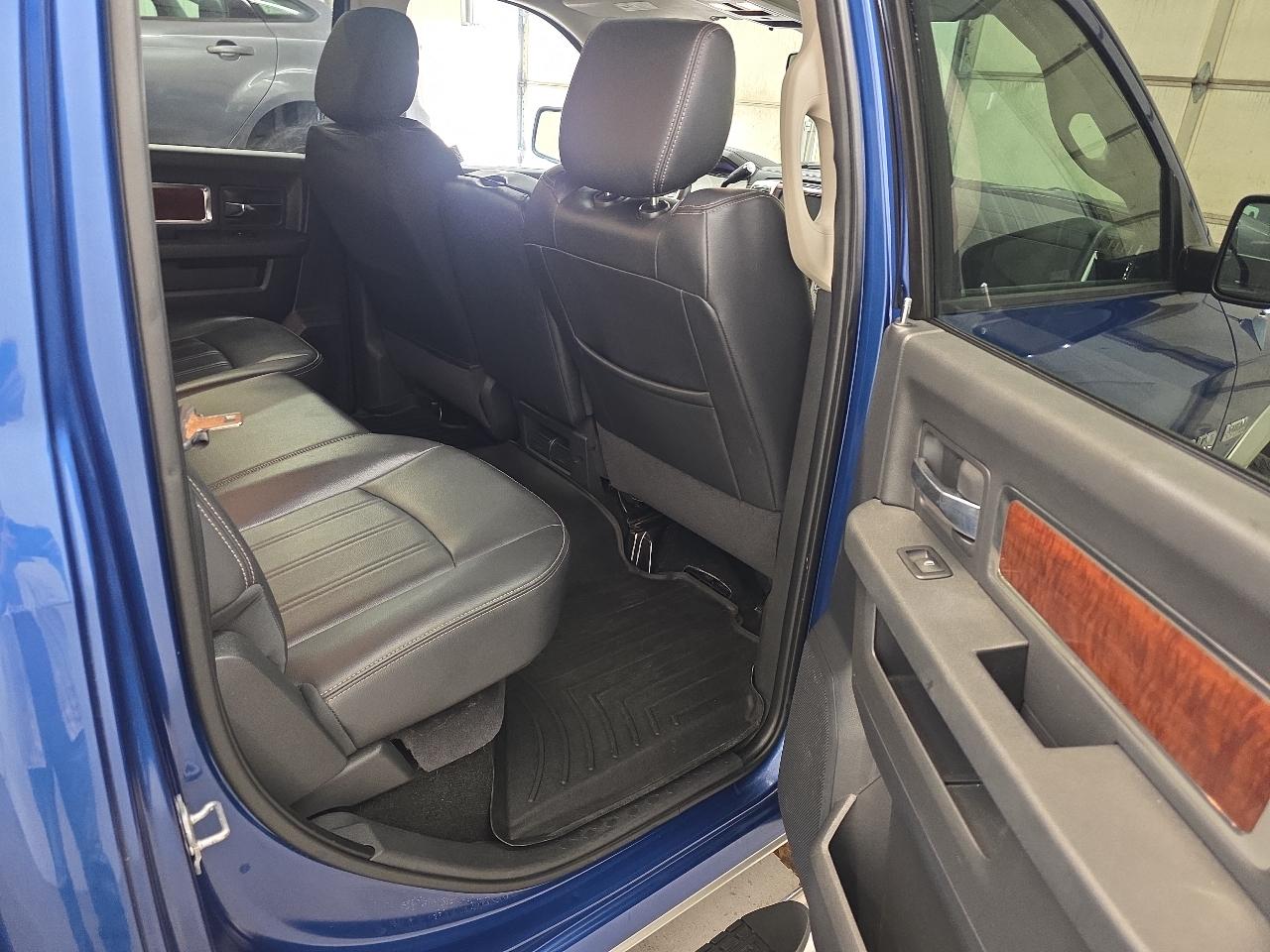 Dodge Ram 1500 4WD Crew Cab 140.5" Laramie 2009