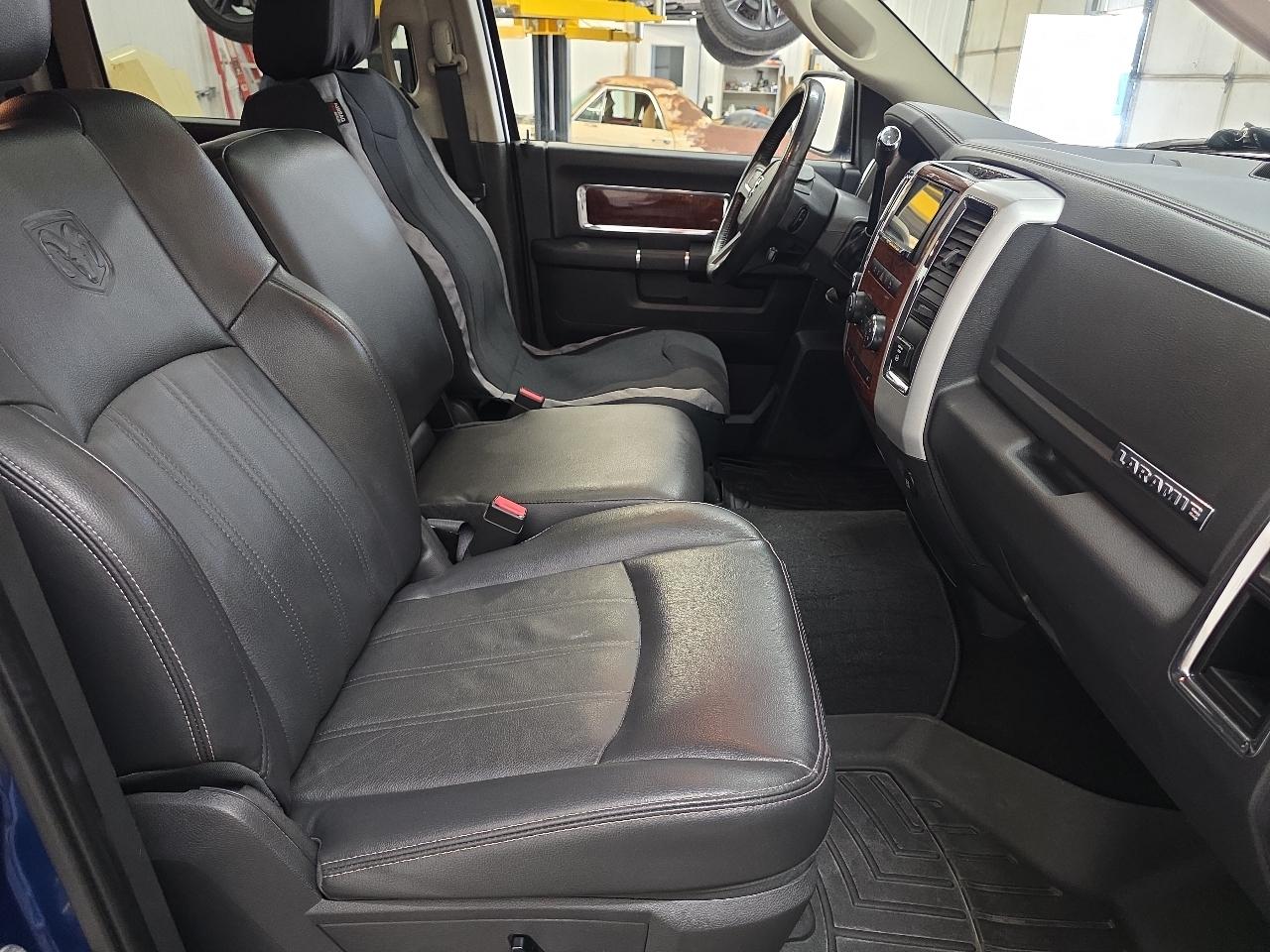 Dodge Ram 1500 4WD Crew Cab 140.5" Laramie 2009